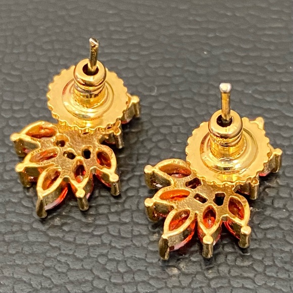 Unsigned Marquise CZ Gold-tone Flower Stud Earrings 4.8g - Picture 11 of 15